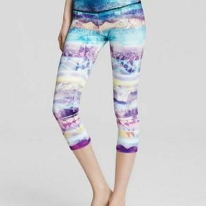 NWT Onzie Mountain Capri in Journey Sz ML